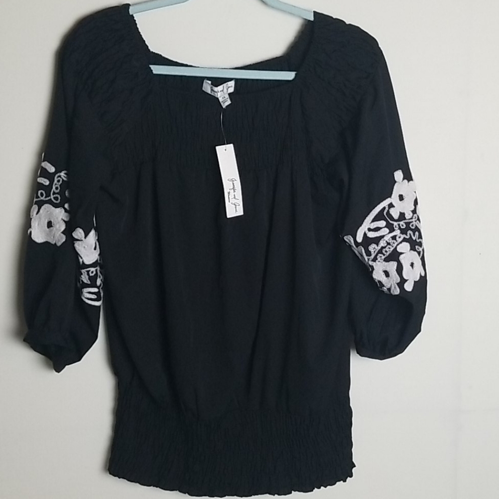 NWT Jennifer and Grace Embroidered Top